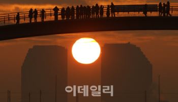 ‘푸른 뱀의 해’ 을사년 첫날…전국 하늘엔 가끔 구름[오늘날씨]