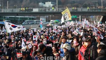 尹체포영장 두고 與 “도주우려 없다” vs 野 “빠른 집행”