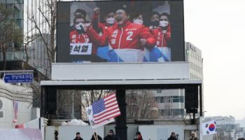 “유튜브로 보는 중” 尹 기습 독려에 ‘목소리 더 커진’ 지지자들