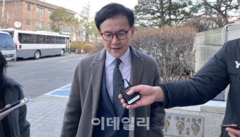 尹 탄핵 대리인단 "대통령, 피하지 않아…증거로 잘못 따져야"