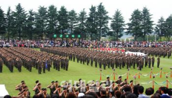 육군훈련소 새해 첫 훈련병 입영행사…1500명, 6주간 군인화