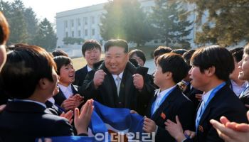 北 올해도 조용한 김정은 생일…"독자적 위상 강화는 속도"