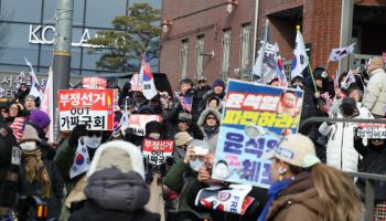 `尹 영장` 재발부, 전운 감도는 한남동…주민 불편도 가중(종합)