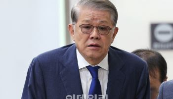 '횡령·배임' 최신원 前회장, 2심도 실형…법정구속