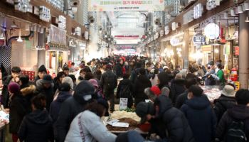 설 성수품, 전통시장서 최대 8만원 할인…저렴한 과일 선물세트도