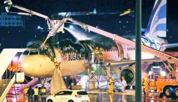 ‘에어부산 여객기 화재’…29일 김해공항 271편 정상 운항