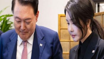 구치소서 성경책 읽는 尹…“김건희 여사, 면회 안 간다”