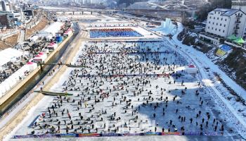 '홍천강 꽁꽁축제' 15일간 국내외 관광객 23만 명 방문