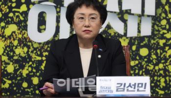조국혁신당, 野에 원탁회의 제안…존재감 높이기 포석