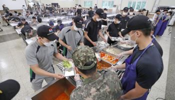 제도화 된 학교급식 처럼…軍 장병 급식 질 향상 위한 법률안 발의