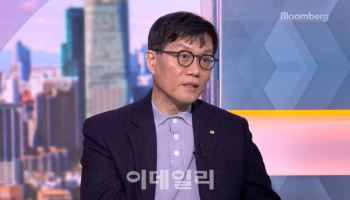 이창용 "금리인하 부정적 측면도 고려…시장 변하면 정책조정해야"(종합)