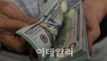 글로벌 강달러 재개…환율 1457원으로 급등 출발