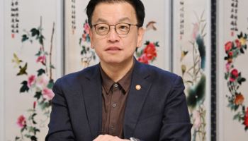 崔대행 "미국 상호관세, 러·우 전쟁 종식 등…시장 24시간 예의주시"