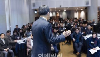 "아버지는 '열혈 민주당원'이셨다" 흙수저 김동연의 가족사는