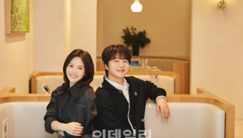 로봇 인형 뮤지컬이 두 아이돌 가수에게 일으킨 변화
