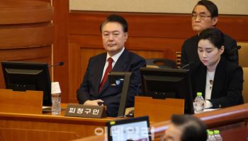 尹 "구속 만료 불법구금" VS 檢 "사법부도 적법 판단"(종합)