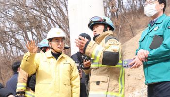 고속도로 붕괴 현장 도착한 김동연 "자원 총동원해 매몰자 구조"