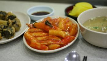 “떡볶이랑 ‘OO’ 같이 먹지 마세요” 의사 유튜버의 경고