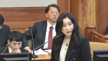 "출산·육아 하느라 몰랐는데"...尹 최종변론보다 화제된 '아기 엄마'