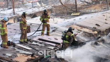 화성 화장품 제조공장 화재 13시간 만에 완진