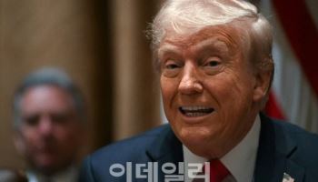 트럼프 갑질에 주식 3% 급락…환율 ‘20원 급등’한 1460원대