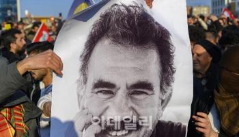 '쿠르드족 분리' PKK, 무장투쟁 40년만 튀르키예와 휴전 선언