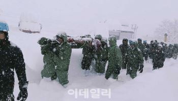 인도 히말라야 눈사태, 매몰된 55명 중 46명 구조