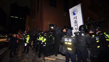 경찰청장 직대 "尹탄핵 선고 당일, 헌재 난입 등 대비…삼단봉 사용가능"