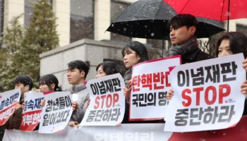 청년 결집으로 '헌재 압박' 장외전…尹탄핵반대 필리버스터