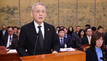 유인촌 장관 "국립예술단체 통합·이전, 반발 심하면 안하겠다"