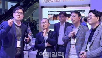 MWC 현장 간 양종희 KB금융 회장…'금융·통신 융합' 모색