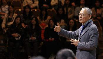 청년교육단원 만난 유인촌 “결핍이 내 원동력, 죽기 살기로 해달라”