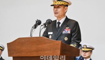 "차기구축함, 더 늦으면 안돼"…해군참모총장의 호소