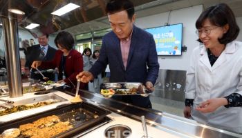 "자율선택급식 계속 주세요" 경기도교육청, 올해 운영학교 2배로
