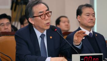 '민감국가' 여야 책임 공방 속…외교장관 "둘 다 관계없다"