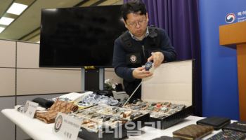 서울 명동서 外관광객 대상 위조상품 판매상들 무더기 검거