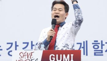 ‘전한길 뉴스’ 출범, 홈피 마비까지…우파 스피커 되나