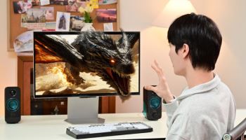 "안경 없이 3D 경험"…삼성전자, 국내 최초 무안경 3D 모니터 출시