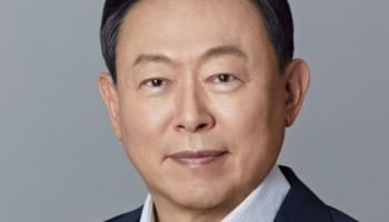 신동빈 회장 롯데쇼핑 대표이사 복귀…"책임 경영 강화"