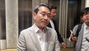 LG전자 조주완 "美 직접 생산도 고려…삼성엔 애도의 뜻"