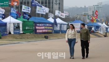 도심 불법 천막 점령에 몸살…엄단 나선 서울시 “무관용”