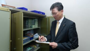 “신뢰 회복하겠다” 강태영 농협은행장, 영업점서 시재점검