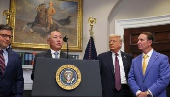 트럼프 자동차 관세 예고…환율 1470원대로 상승