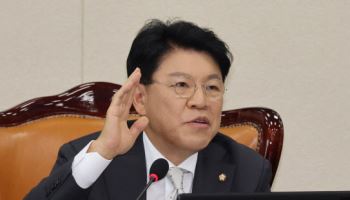 ‘비서 성폭행 의혹’ 장제원 전 의원, 경찰 조사…혐의 부인