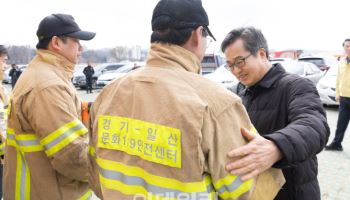 소방관들도 나섰다, 경기도 공무원들 산불 피해복구에 1억 기부
