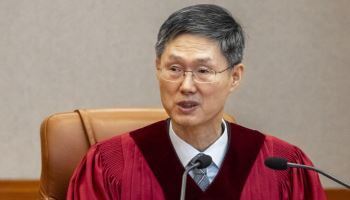野에도 쓴소리 한 헌재…"대통령-국회 대립 일방책임 아냐"