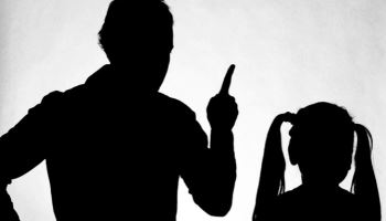 두 돌 딸 운다고 "왜 태어났어" 막말하며 폭행한 父…2심서 집유