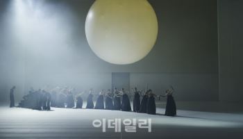 '스테파'가 쏘아올린 한국무용 열풍…무대는 '전석매진' 열기