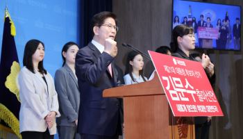 김문수, 대선 출마 선언 “깨끗한 제가 피고인 이재명 이긴다”(종합)
