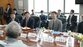창원 찾은 이복현 "방산·조선 협력업체 금융 지원 필요"